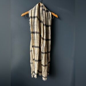 🤍 Women’s scarf Plaid offwhite blue plaid gold VGUC